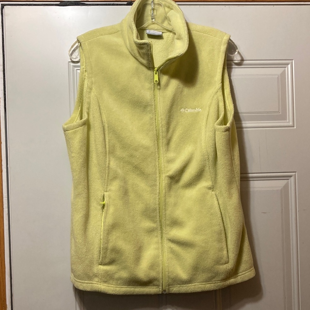 Columbia‎ Women's Light Yellow Fleece Vest L